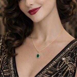 Art Deco Green Crystal Pendant Necklace Gold Tone